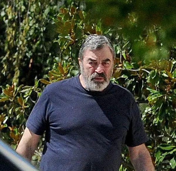 Tom Selleck ditches his trademark mustache and looks unrecognizable