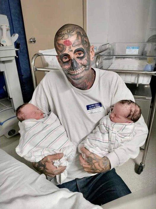 Dad with over 240 tattoos called a ‘monster’ and ‘bad dad’ because of his look. But wait till you see how he looked before… photos in comments below 👇