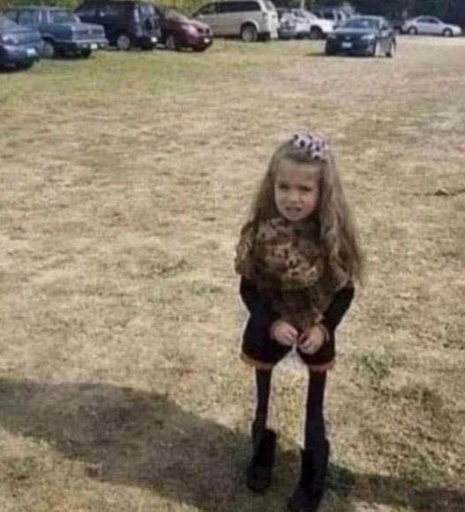 Mother took this photo of her daughter at the park and posted it on Facebook. When friends and relatives saw the picture they got extremely worried. Here’s what they noticed in the picture… Check the first comment!