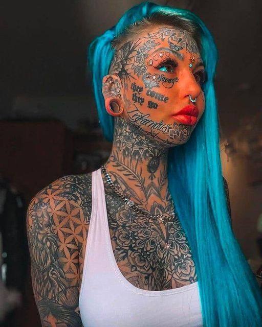 «Like an angel before tattoos!» 🤯Archive photos of this girl showed what an angelic beauty she was before such a terrible decision😦😱Photos find out in the comments👇