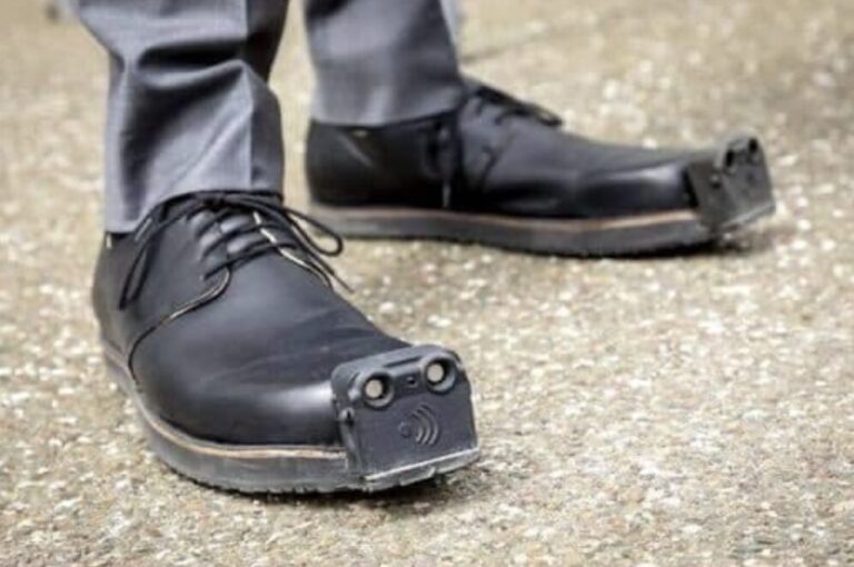 If you spot someone wearing these shoes, stop what you’re doing and look around. You had probably better know what it means 😮 I had no idea… Check Comments 👇