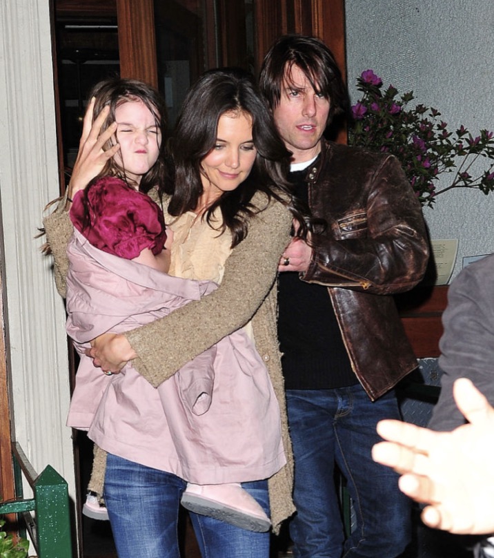 Fans say Suri Cruise is now a “clone” of her famous father as she turns 18