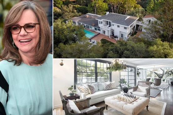 After deciding to age naturally, Sally Field, 76, who was formerly called “ugly,” found joy in becoming a grandmother to 5 children and living in an Ocean-View House.