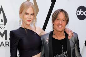 Keith Urban has been blasted online for his appearance with wife Nicole Kidman at the Met Gala. Some say he looked “like the VALET DRIVER” due to his hairdo 😱 photos in comments: