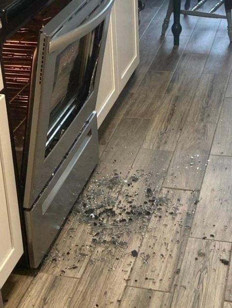 My oven’s glass door shattered while I was eating dinner. It exploded about 5 minutes after it was turned off. I almost had a heart attack. This oven is only 2-3 years old. Why did this happen, and how can I prevent it? I could barely afford this one; I cannot buy a new oven. What do I do? 😭 See in comment👇