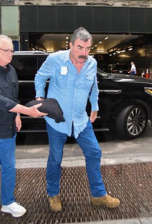 The latest pictures of Tom Selleck confirms what many of us suspected… Check the comments