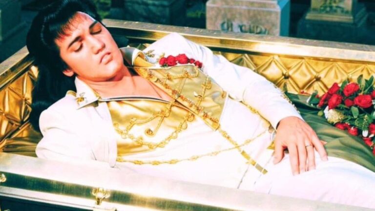 Elvis Presley Tomb Opened After 50 Years, What They Found SHOCKED The World! Read More In Comments 👇